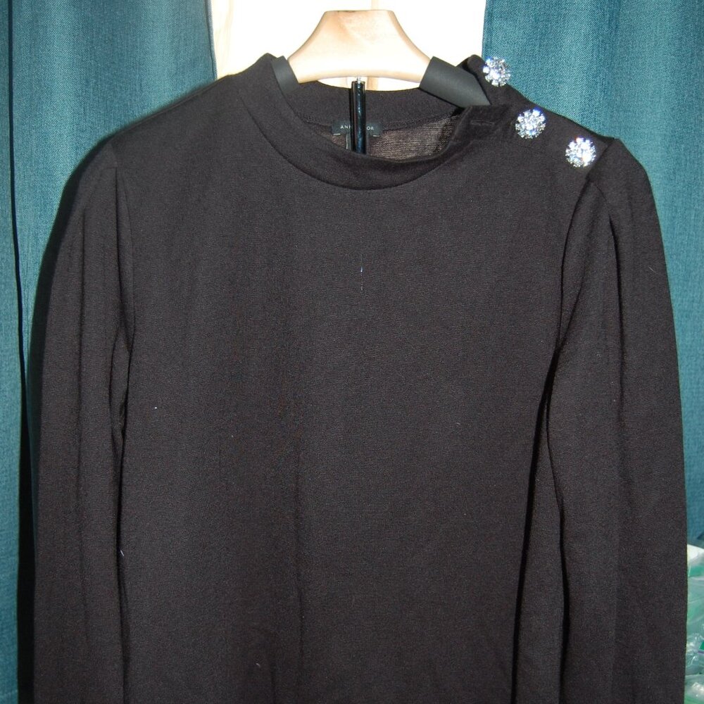 WOMEN ANN TAYLOR SIZE LARGE BLACK SWEATER